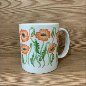 Beautiful « poppy » mug. 🐥2/20$